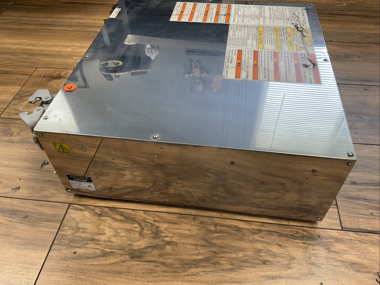 DENSO RC7M-VSG6BA-BP ROBOT CONTROLLER SOFTWARE VER 2.720M 3PH 200-230VAC 1.85KVA
