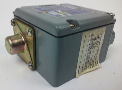 SQUARE D 9012 ACW1S11 SER.B, PRESSURE SWITCH, SET 40-44 PSI, FORM V, 9012 ACW1