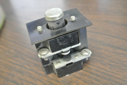 ALLEN-BRADLEY X-163348 CONTACT ASSEMBLY / NEW SURPLUS