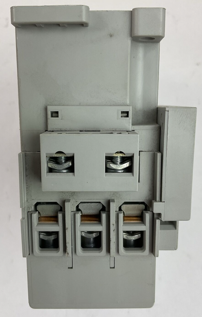ALLEN BRADLEY STARTER (300-BOE*930 SER B 600VAC 27A 10HP+193-EEDD SER C+100-S)