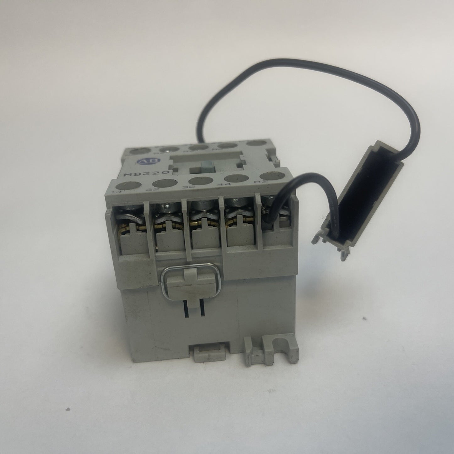 ALLEN BRADLEY 700-MB220* SER A CONTACTOR 300VAC 10A COIL 120V 60HZ (LOT OF 5)