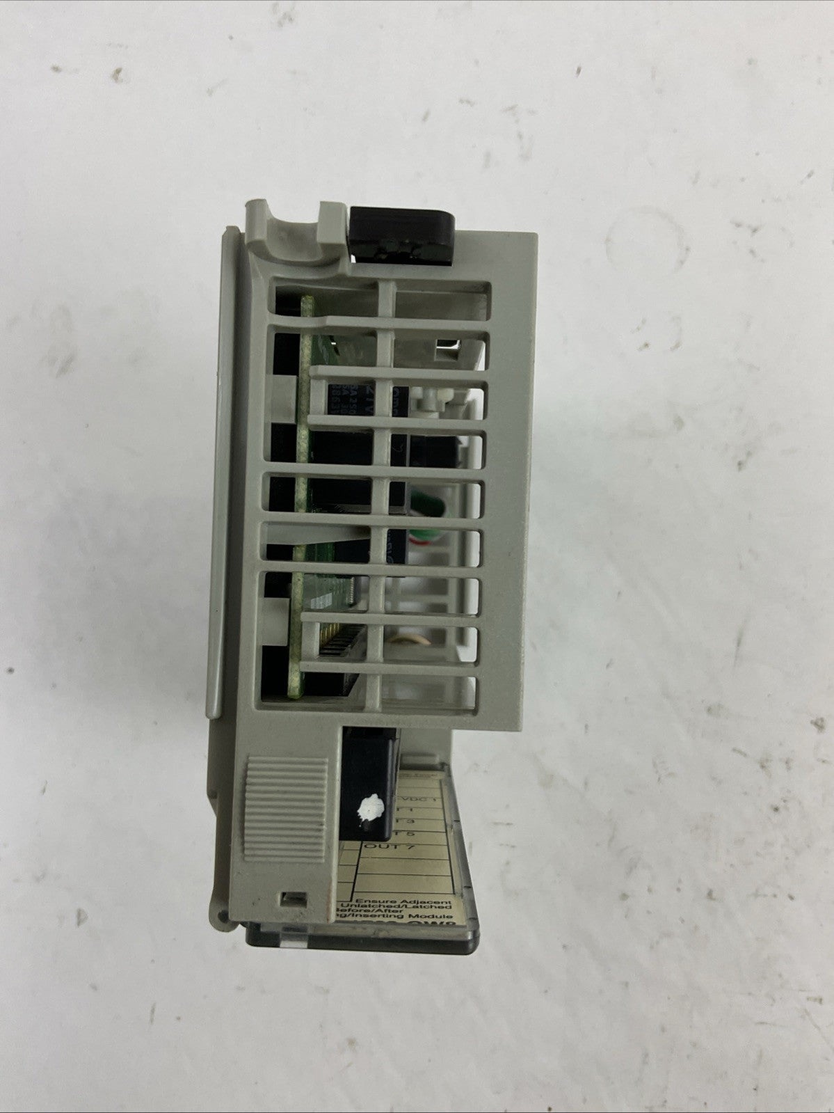 ALLEN BRADLEY 1769-OW8 SER B REV 1 F/W REV 2.1 8PT 5-265VAC 5-125VDC FORM A RELA