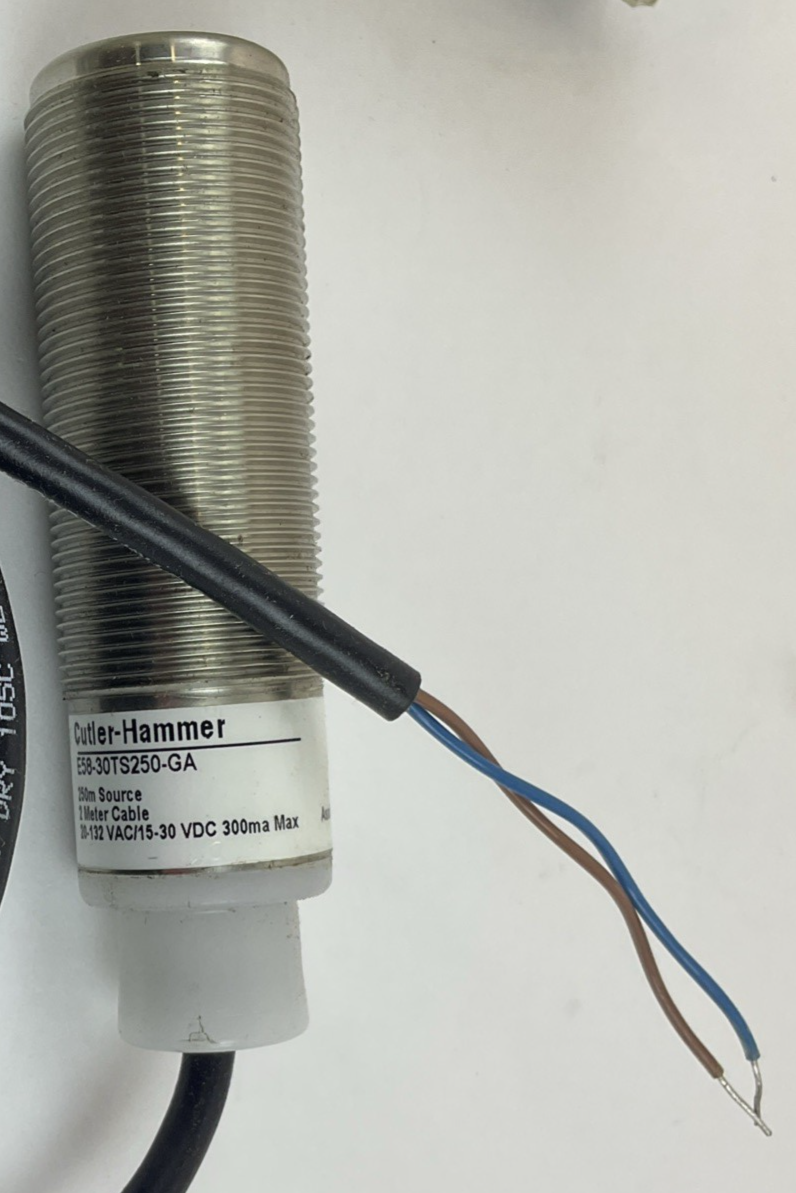 EATON E58-30T5250-GA PHOTOELECTRIC SENSOR 132VAC 30VDC
