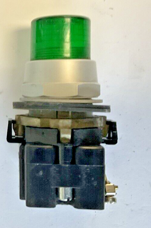 CUTLER HAMMER HT8 GREEN PUSH BUTTON 250V