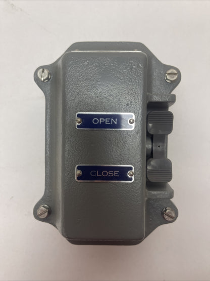 SQUARE D 9001 GW-204 CONTROL STATION SERIES A 600VAC PUSH BUTTON OPEN CLOSE