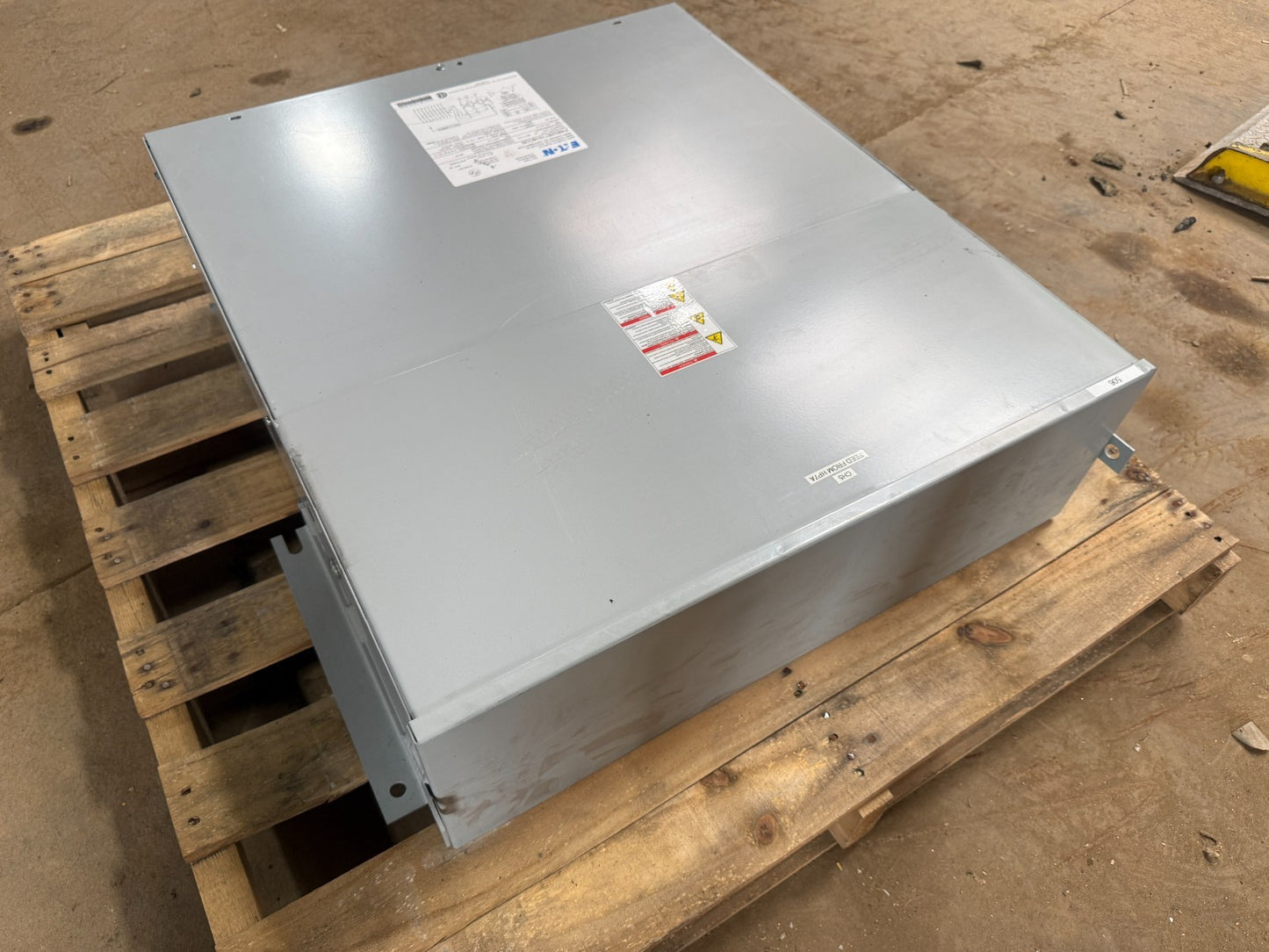 MINI POWER CENTER P48G28T1518CUB PRI VOLTS 480 DELTA SEC VOLTS 208Y/120 15KVA