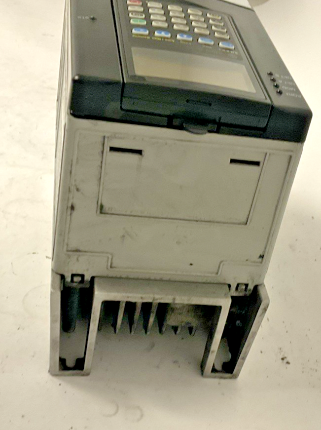 ALLEN BRADLEY 20AD3P4A0AYNNNC0 AC DRIVE POWER FLEX 70 SER A FW 5.001 2HP 3.8A
