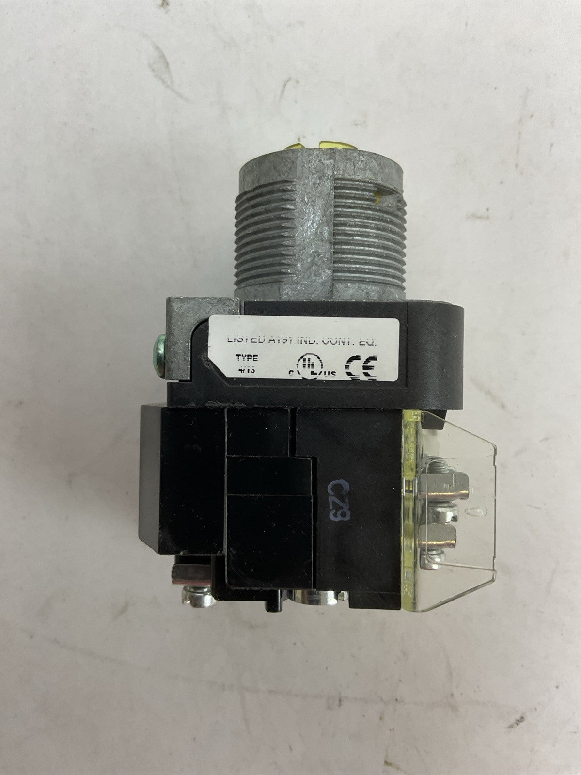 ALLEN BRADLEY 800T-16HW2KB6AX SER U 120VAC 0.90WATTS ILLUMINATED SELECTOR SWITCH