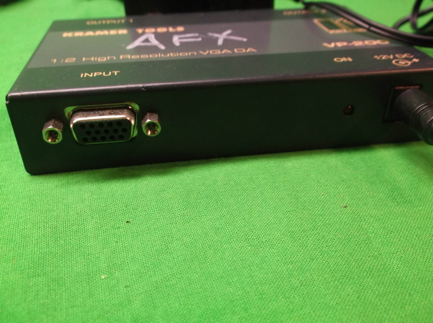 KRAMER TOOLS VP-200 1:2 HIGH RESOLUTION VGA DA - 1 INPUT, 2 OUTPUTS
