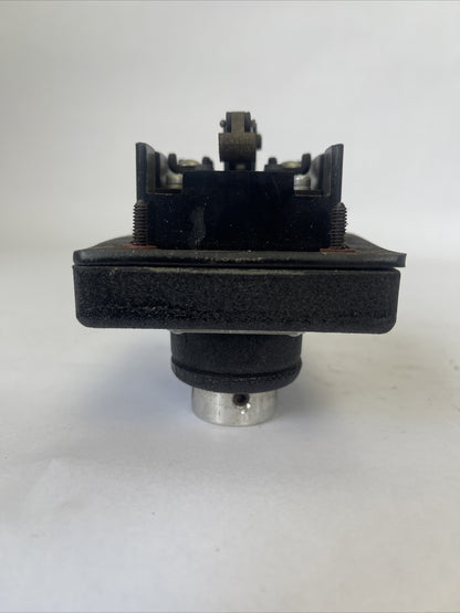 REES 3924 CONTROL PUSHBUTTON SWITCH OPEN CLOSE