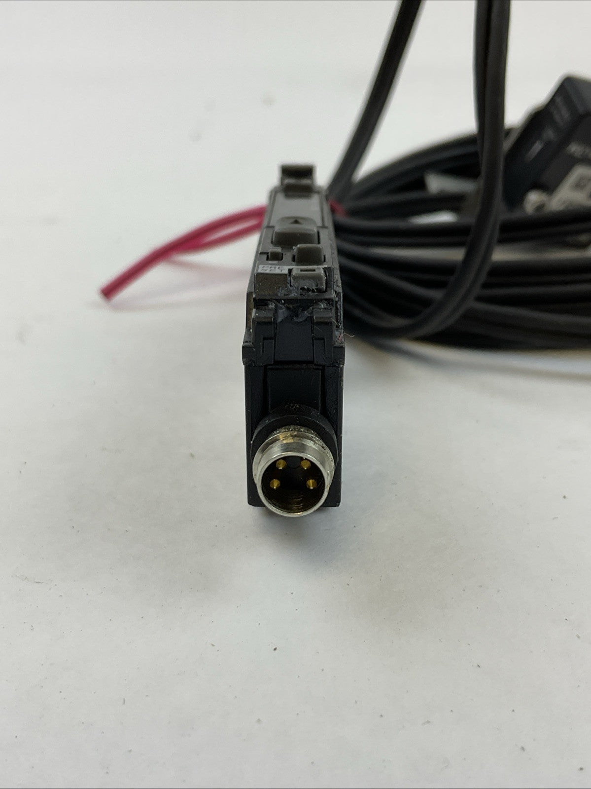 KEYENCE LV-N11CN 24VDC LV-NH37 SENSOR