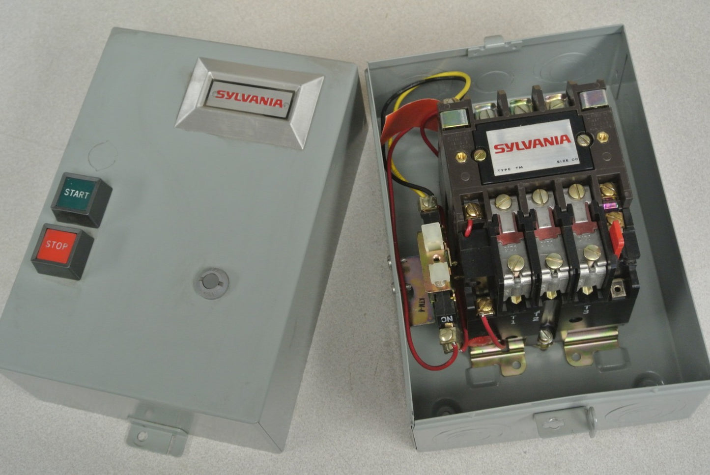 SYLVANIA / JOSLYN CLARK T13AA3A-26 AC MAGNETIC STARTER / 220-240V COIL / NEW