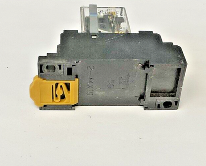 CUTLER HAMMER D2PR4T1 SER.A2 RELAY 24VDC W/ D2PA4 RELAY SOCKET 5A 250V