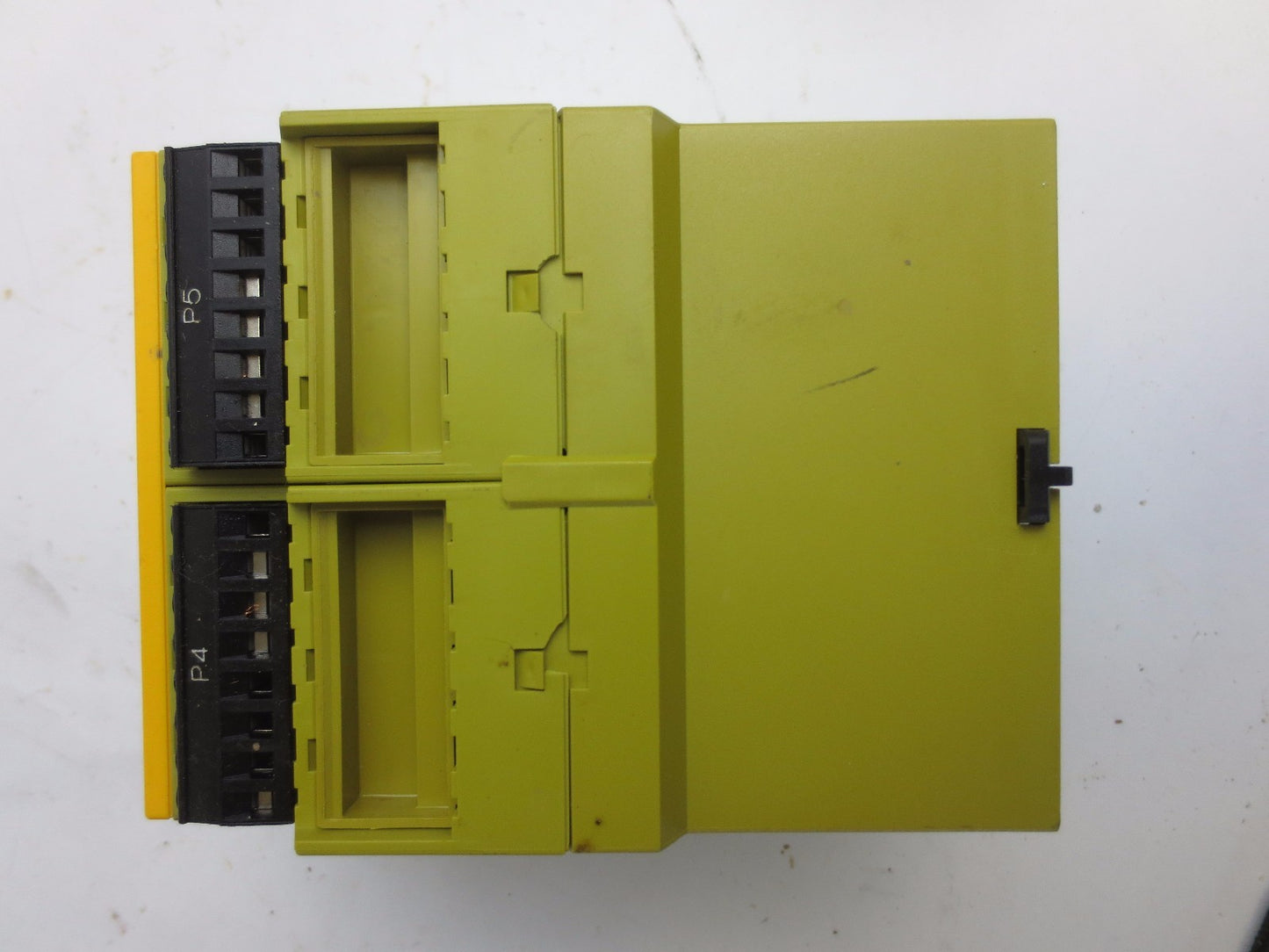 PILZ PZE 9P 777140  SAFETY RELAY - 24VAC/DC 8 n/o, 1 n/c - 9.5VA, 3.5W, 50-60Hz