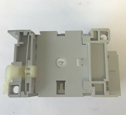 ALLEN BRADLEY 100-C30Z*00 CONTACTOR SER.C 600VAC 55A W/100-S & 100-FSD250