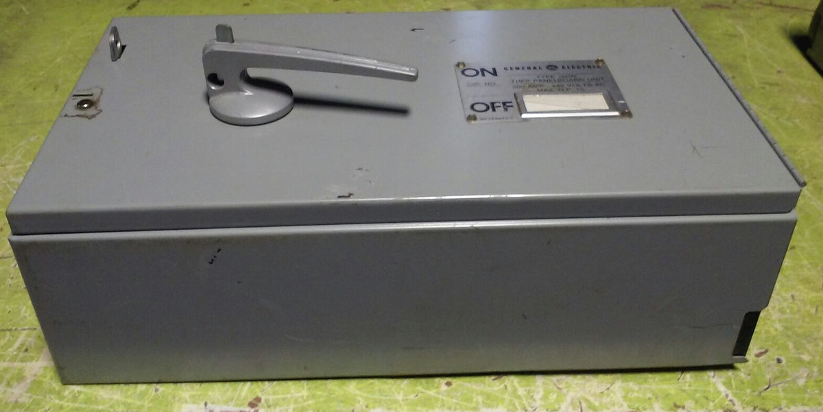 GE THFP224 MODEL 1 FUSIBLE PANELBOARD SWITCH 2P 200A 240VAC 250VDC