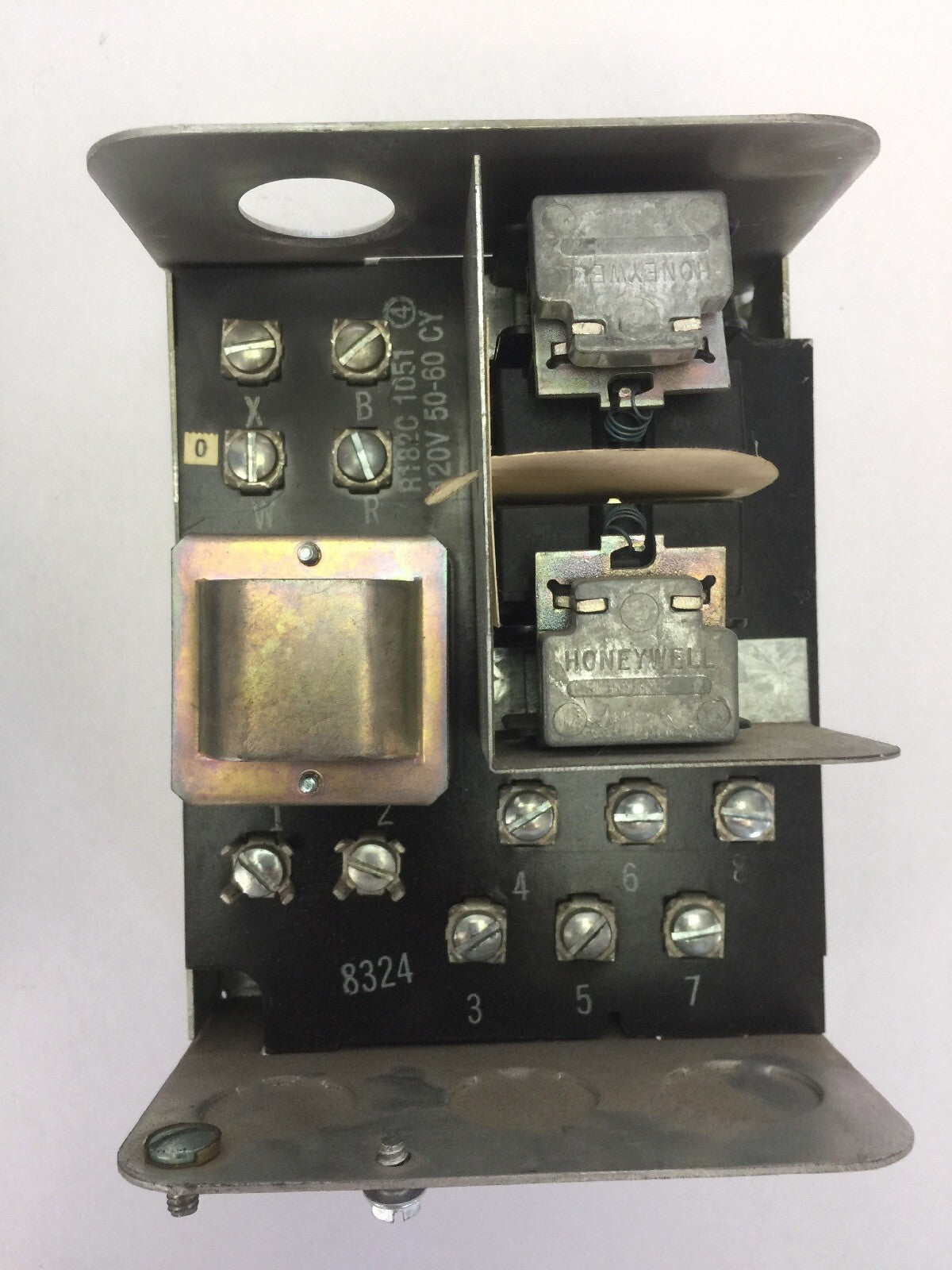 HONEYWELL R182C 1051 SWITCHING RELAY 120V 50-60CY TYPE R182B & C 44.4AMP