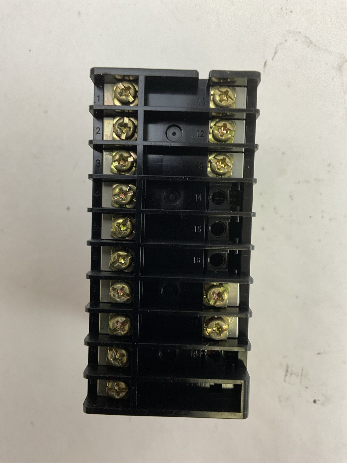 OMRON E5EN-R3MTC-500 TEMPERATURE CONTROLLER 100-240VAC 50/60HZ 9VA
