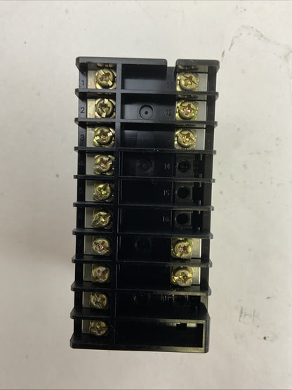 OMRON E5EN-R3MTC-500 TEMPERATURE CONTROLLER 100-240VAC 50/60HZ 9VA