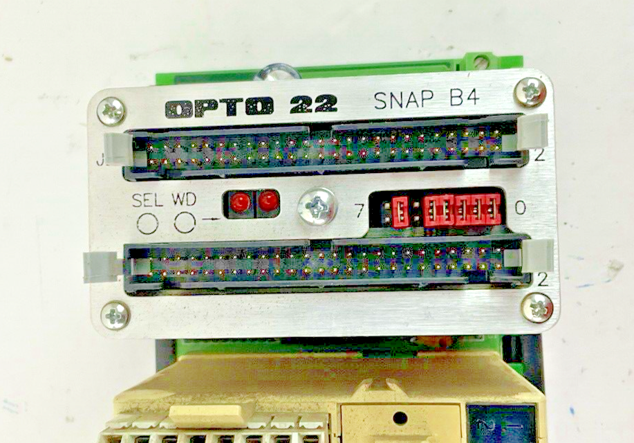 OPTO 22 SNAP8M W/ SNAP-OAC5(8) W/ SNAP B4  8 SLOT MODULE RACK
