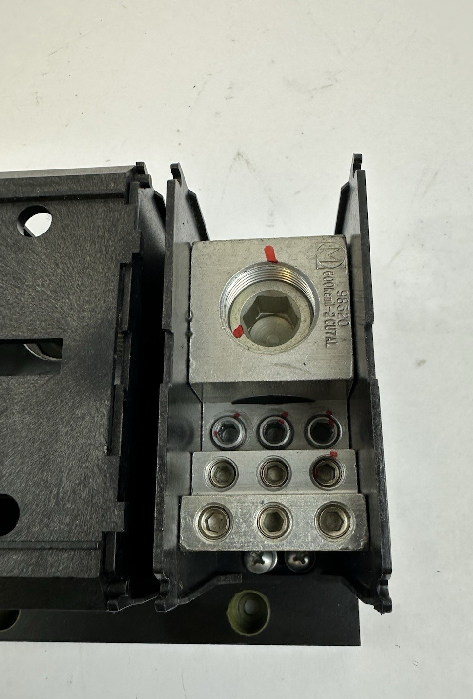 SQUARE D 9080-LBFA369136 3P 335A 600V POWER DISTRIBUTION BLOCK