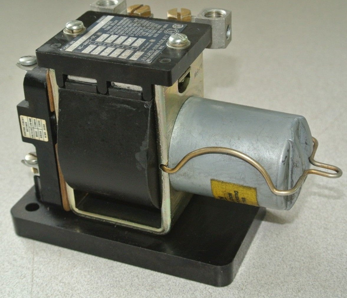 ALLEN-BRADLEY 810-A05A Ser. A MAGNETIC OVERLOAD RELAY 600V 9A AC/DC NEW SURPLUS