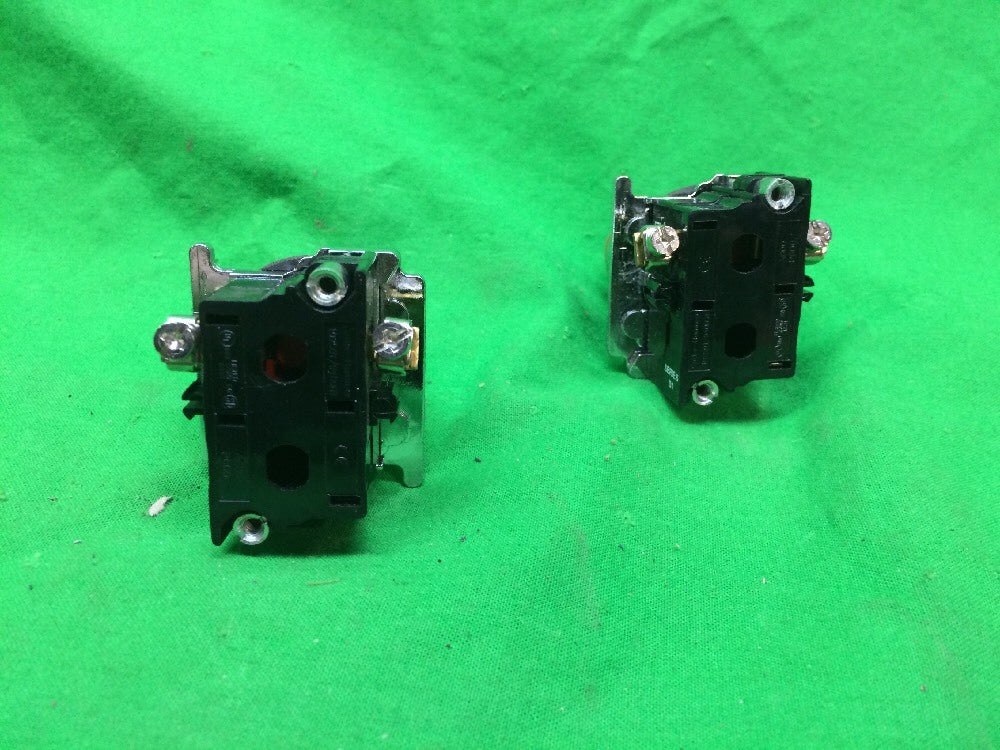 *LOT OF 2* CUTLER HAMMER 10250T/91000T RED PUSH BUTTON A600 P600
