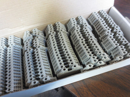 GE 451WN02G IEC TERMINAL BLOCK / SCREW CLAMP 2.5mm FEED THRU, LOT/99 NEW SURPLUS