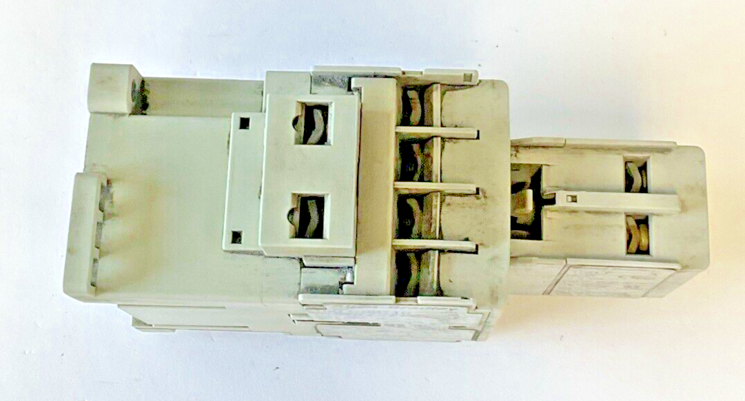 ALLEN BRADLEY 100-C09*10 CONTACTOR SER.A  W/100-F AUX CONTACT SER.A