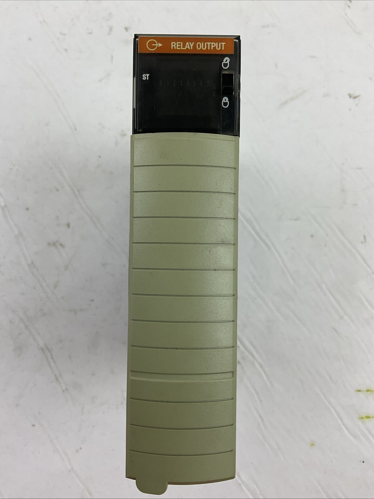 ALLEN BRADLEY 1756-OX8I SER A F/W REV 3.2 RELAY ISOL. OUTPUT 8NO 8NC C300 / R150