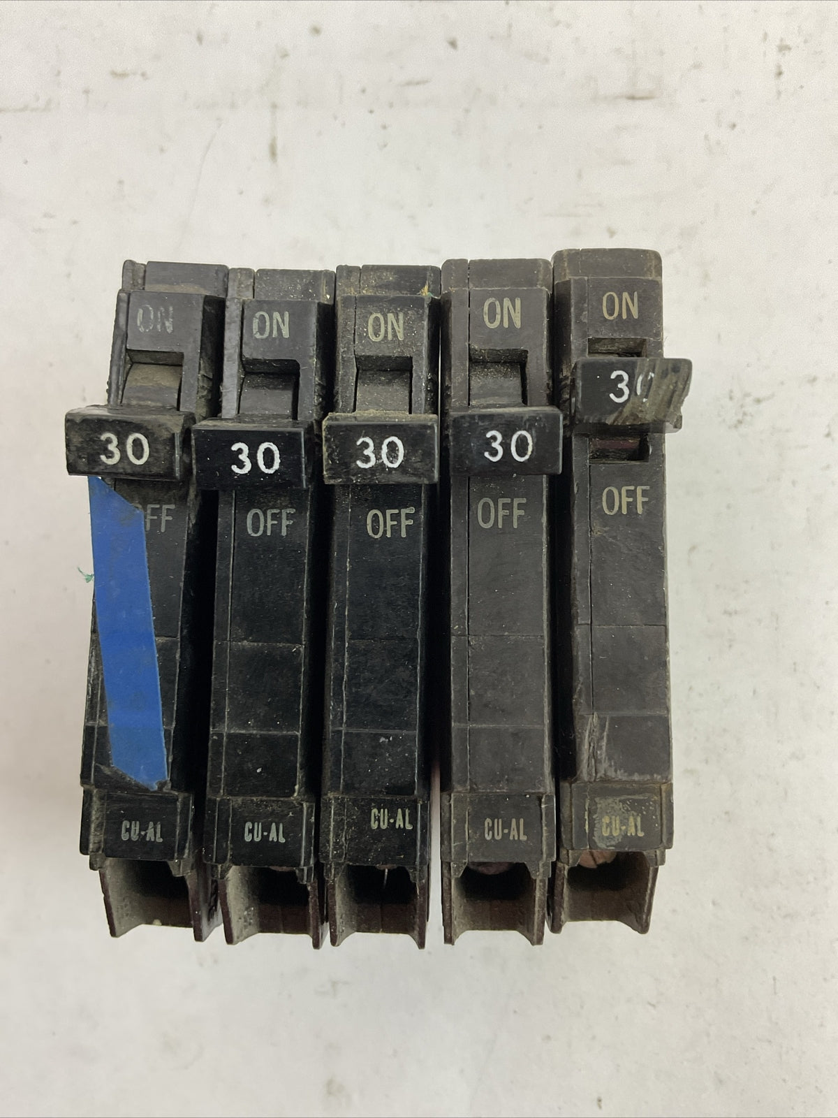 GE THQP130 1POLE TYPE TQP CIRCUIT BREAKER 30AMP 120/240VAC (LOT OF 5)