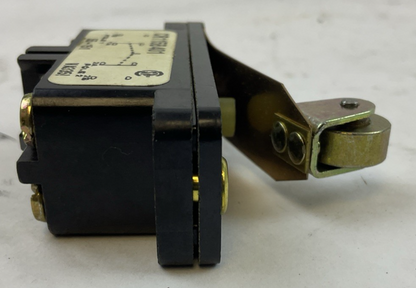 GE CR115B401 LIMIT SWITCH SNAP ACTING W/ROLLER LEVER 600V 2N.O.-2N.C.