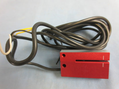 LEUZE GS 05/24 G PHOTOELECTRIC SLOT SENSOR - RETRO-REFLECTIVE NAMCO EP110-14260