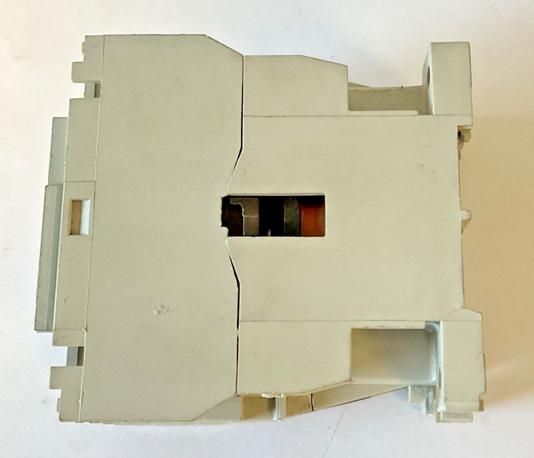 CUTLER HAMMER CE15ANS3AB CONTACTOR SIZE A  110/120V 50/60HZ SER.B1 7A