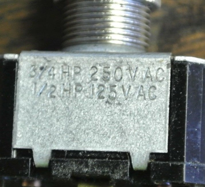 CUTLER-HAMMER 7547K40 TOGGLE SWITCH 3-POSITION, CENTER OFF NEW SURPLUS LOT of 10