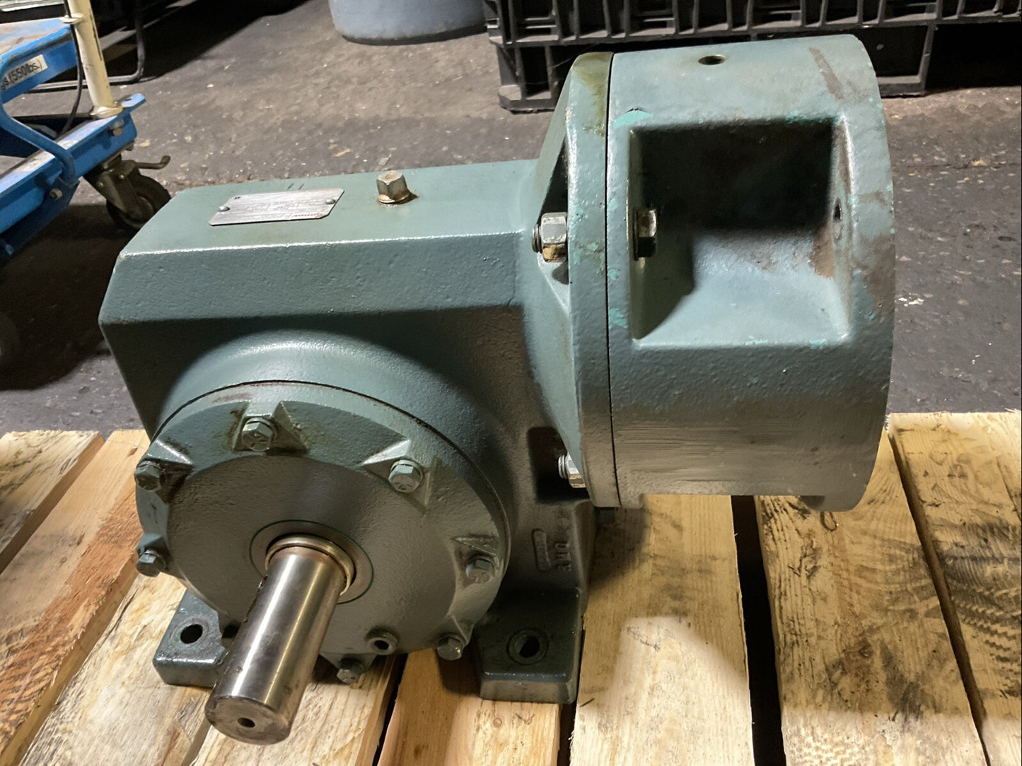 DODGE 180WM28A13 GEAR REDUCER RATIO 12.7 INPUT RPM 1750 OUTPUT RPM 138 INPUT 5HP