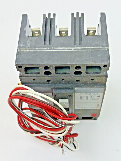 GE - TED134015 - IND. CIRCUIT BREAKER W/ AUX SWITCH - 15A, 480 VDC, 3 POLE - NEW