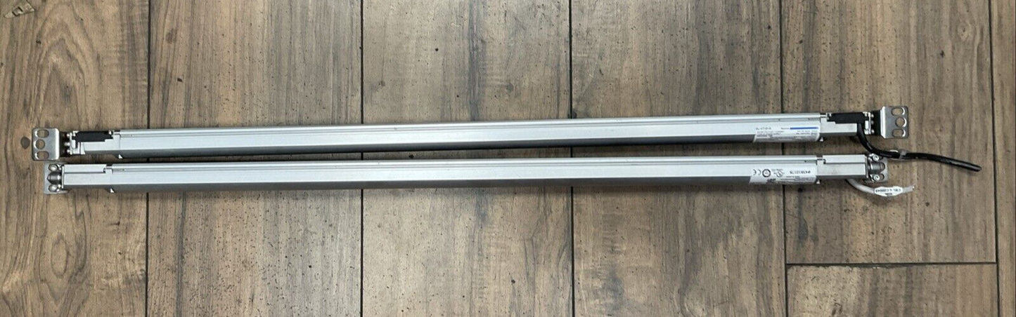 KEYENCE LIGHT CURTAIN SL-V71-R RECEIVER 24VDC SLV71-T TRANSMITTER 24VDC CLASS 2