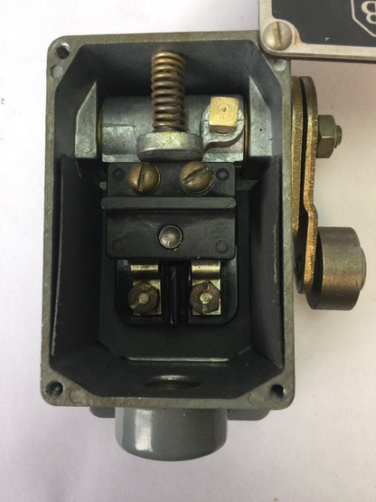 ALLEN BRADLEY 801-ASB11 LIMIT SWITCH ROLLER LEVER 600V AC/DC NC CONTACT