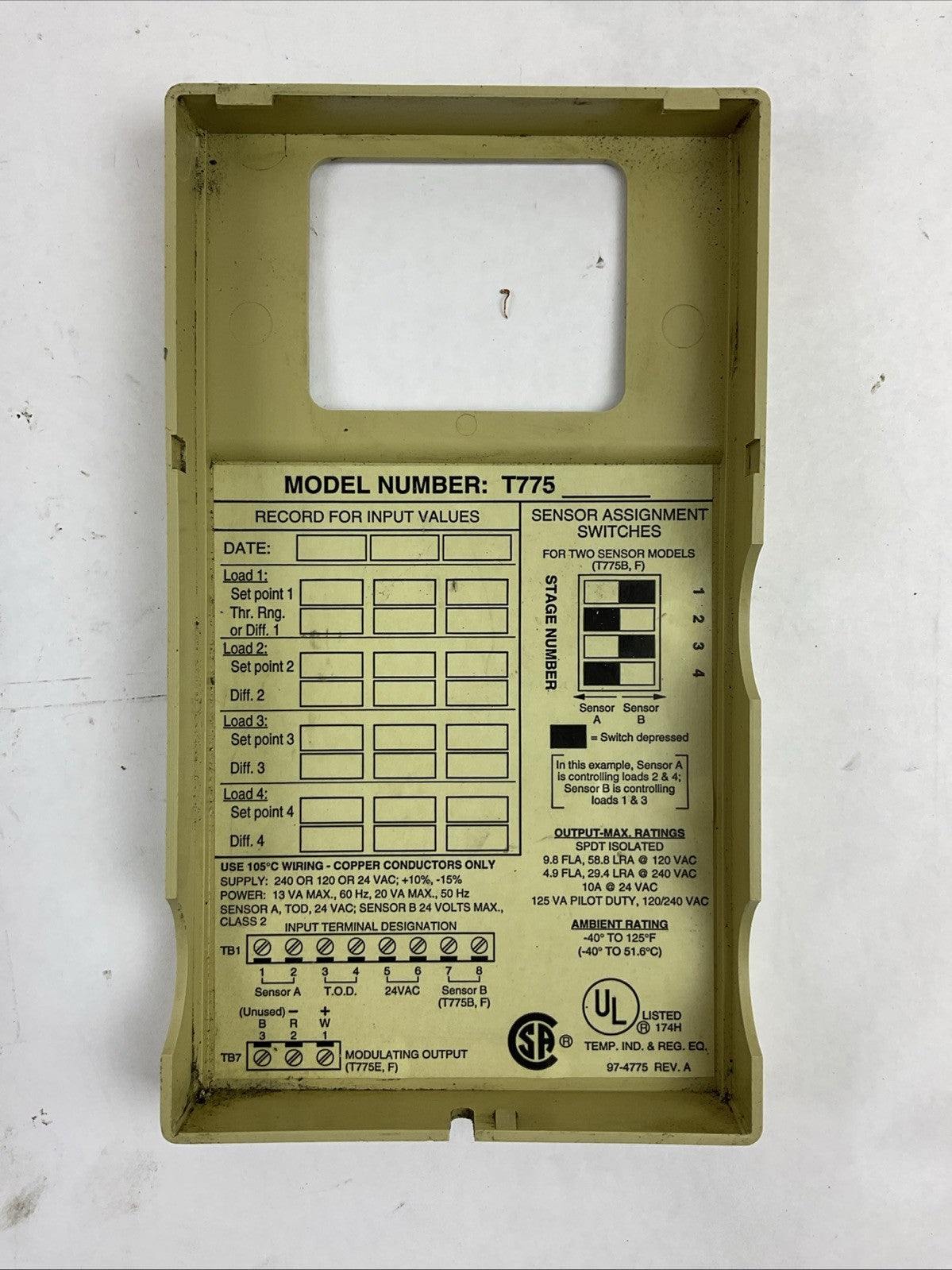 HONEYWELL T775A1035 TEMPERATURE CONTROLLER OUTPUT 120/240VAC