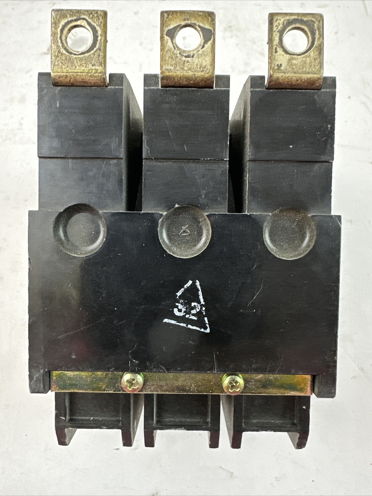 CUTLER HAMMER GHB3040 CIRCUIT BREAKER 3POLE 40AMP 277/480VAC 240VAC 125/250VDC