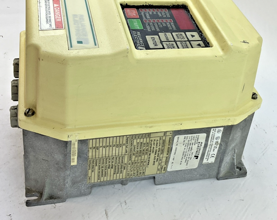 RELIANCE ELECTRIC GV333/SE 2V4460 AC DRIVE 460VAC 2HP 3PH 1.5KW V6.04