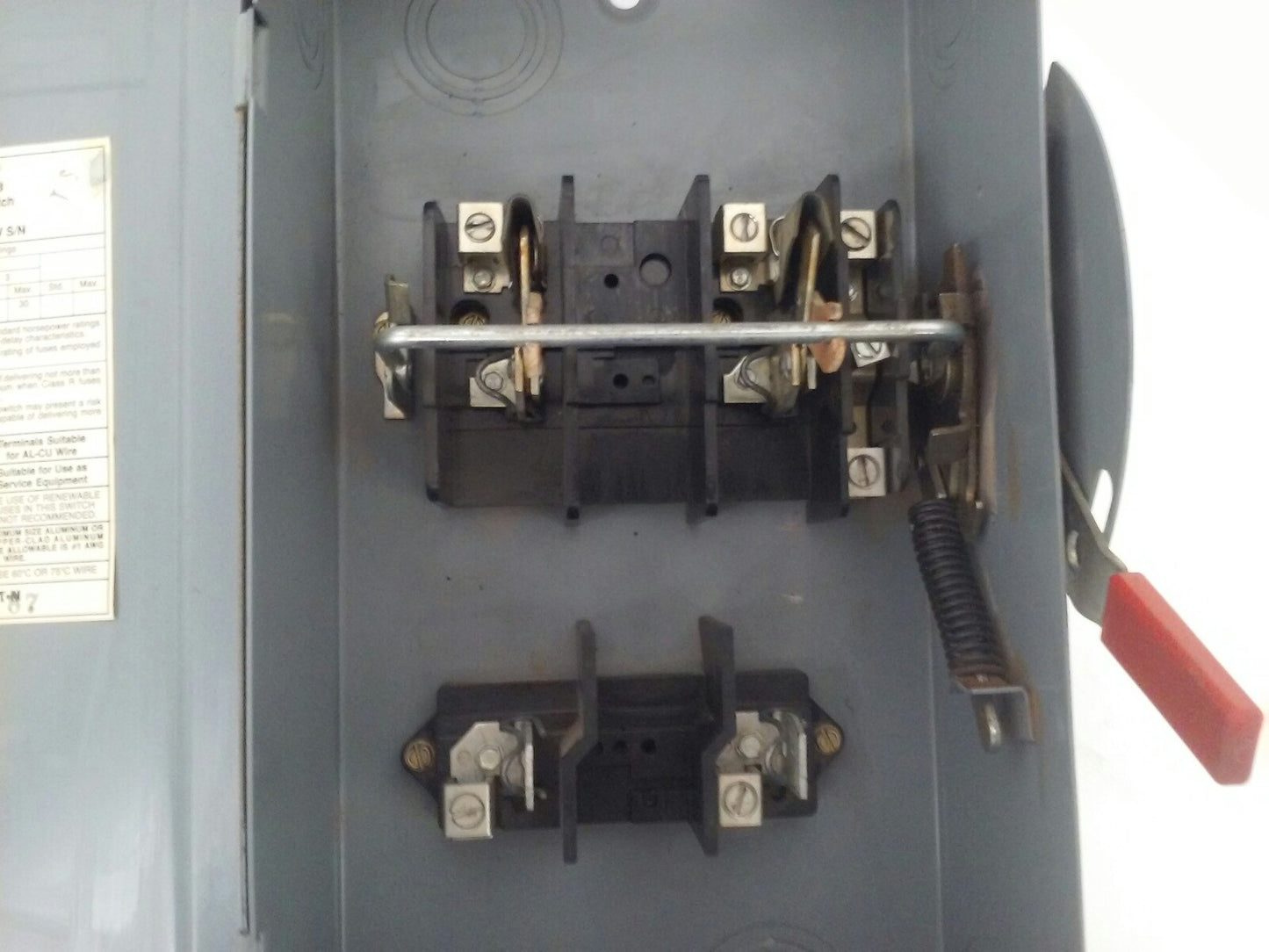 CUTLER HAMMER DG223NGB FUSIBLE SAFETY SWITCH 2P 100A 240V 15HP TYPE 1 ENCLOSURE