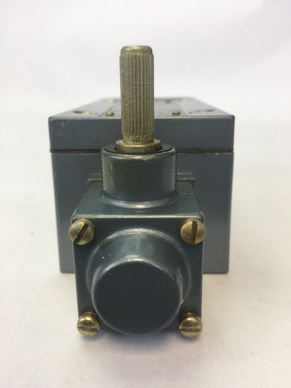 ALLEN BRADLEY 802X-A4W2 LIMIT SWITCH 600VAC 7200VA 720VA SERIES C NEMA TYPE 4