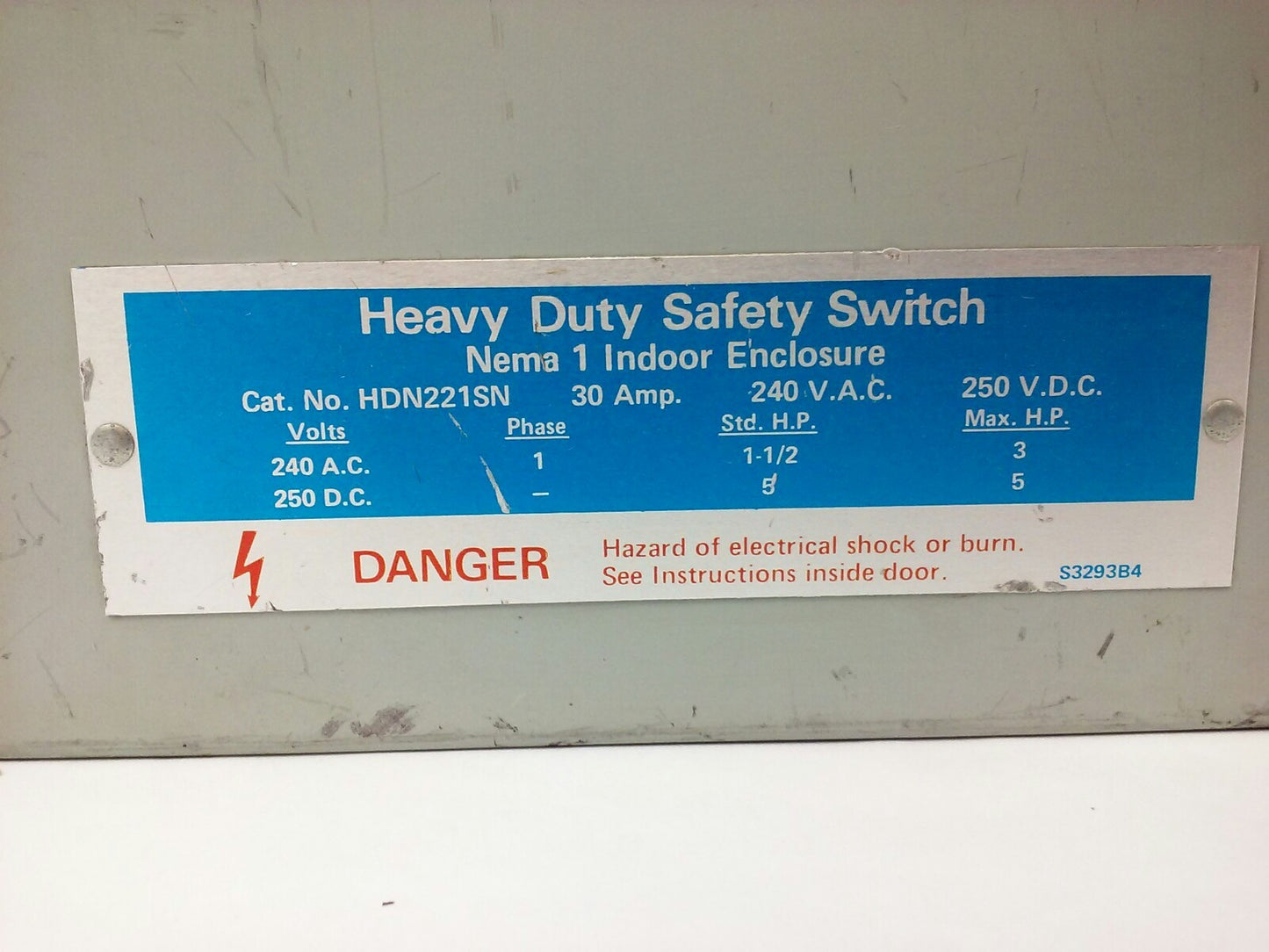 CHALLENGER HDN221SN SAFETY SWITCH, NEMA 1 INDOOR, 30A, 240V, FUSIBLE, NEW