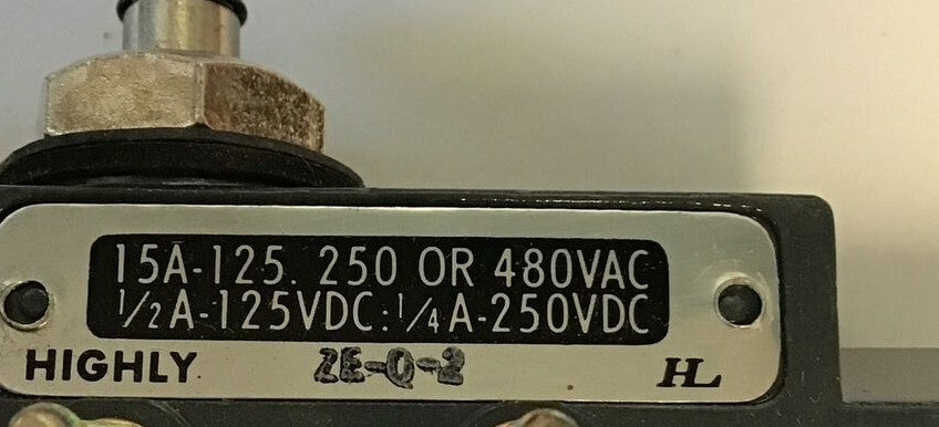 H.L. ELECTRIC ZE-Q-2 PRECISION ENCLOSED SWITCH 480VAC 250VDC 15A