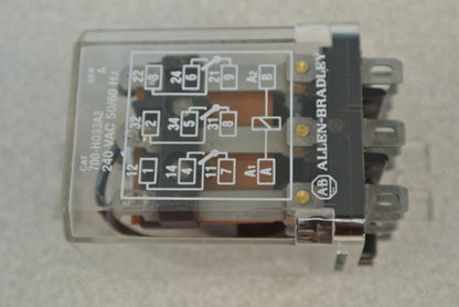 ALLEN-BRADLEY 700-HD33A2 Ser. A / TYPE H CONTROL RELAY / 10A / 3PDT NEW SURPLUS