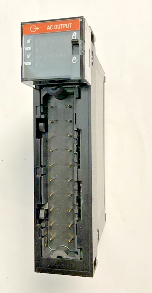 ALLEN BRADLEY 1756-OA16 SER A FW 3.2 16 PT D/O MODULE OUTPUT 50/60HZ