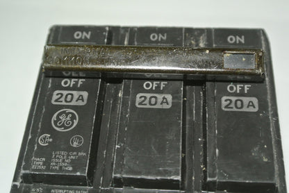 GGENERAL ELECTRIC CIRCUIT BREAKER - 3-POLE w/ COMMON TRIP - 20A - BOLT-ON