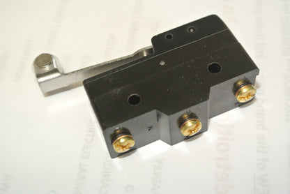 OMRON Z-15GW2-B7-K / GRAINGER 6X285 SNAP ACTION ROLLER LIMIT SWITCH NEW SURPLUS